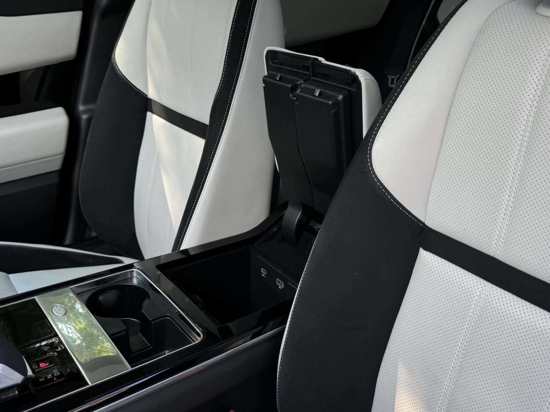 Used 2023 Land Rover Range Rover Velar R-Dynamic S image 14