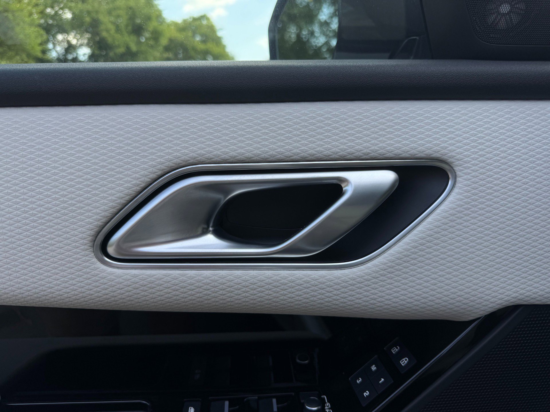 Used 2023 Land Rover Range Rover Velar R-Dynamic S image 91