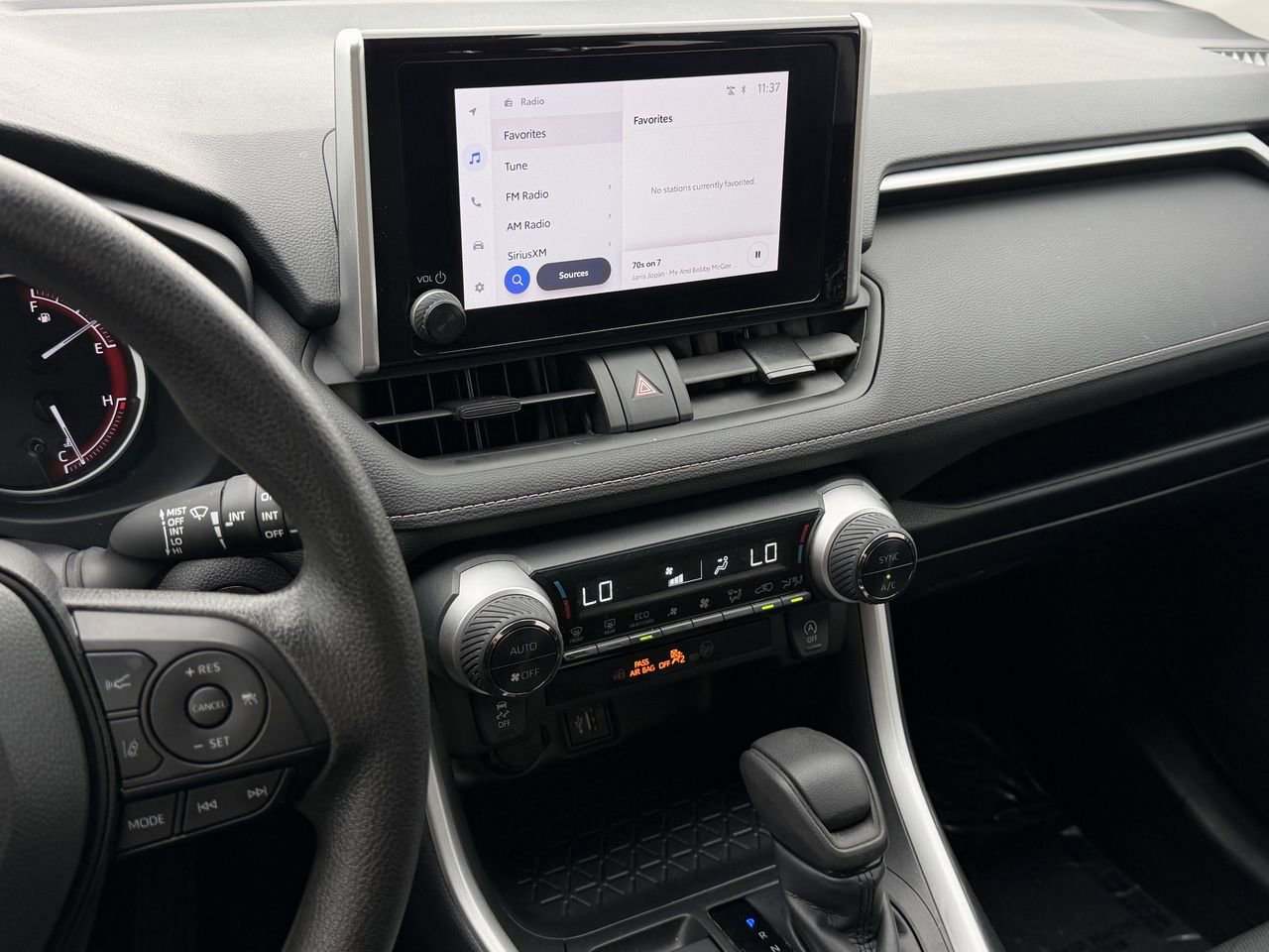 Used 2025 Toyota RAV4 XLE FWD image 18