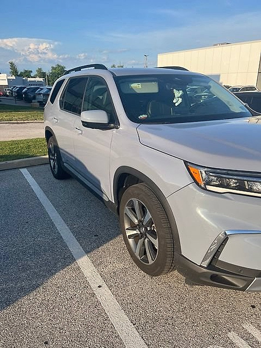 Used 2025 Honda Pilot Elite image 6