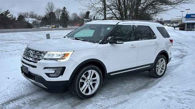 Used 2017 Ford Explorer XLT w/ Equipment Group 202A image 2