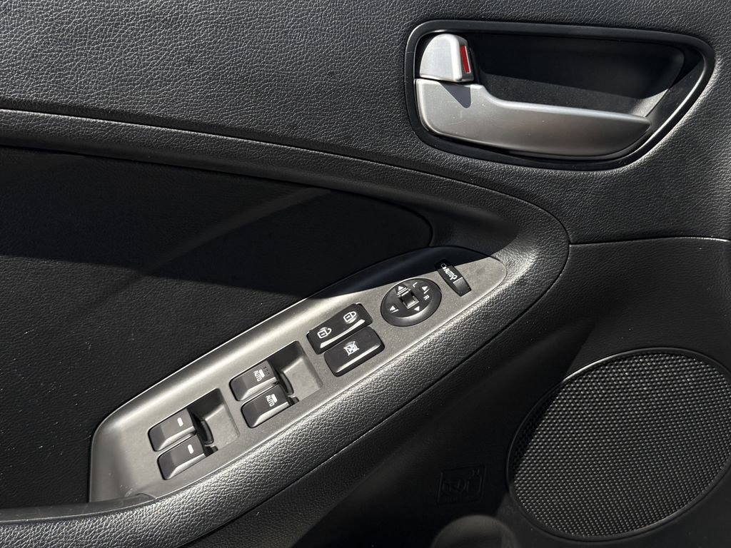 Used 2017 Kia Forte LX w/ LX Popular Plus Package image 23