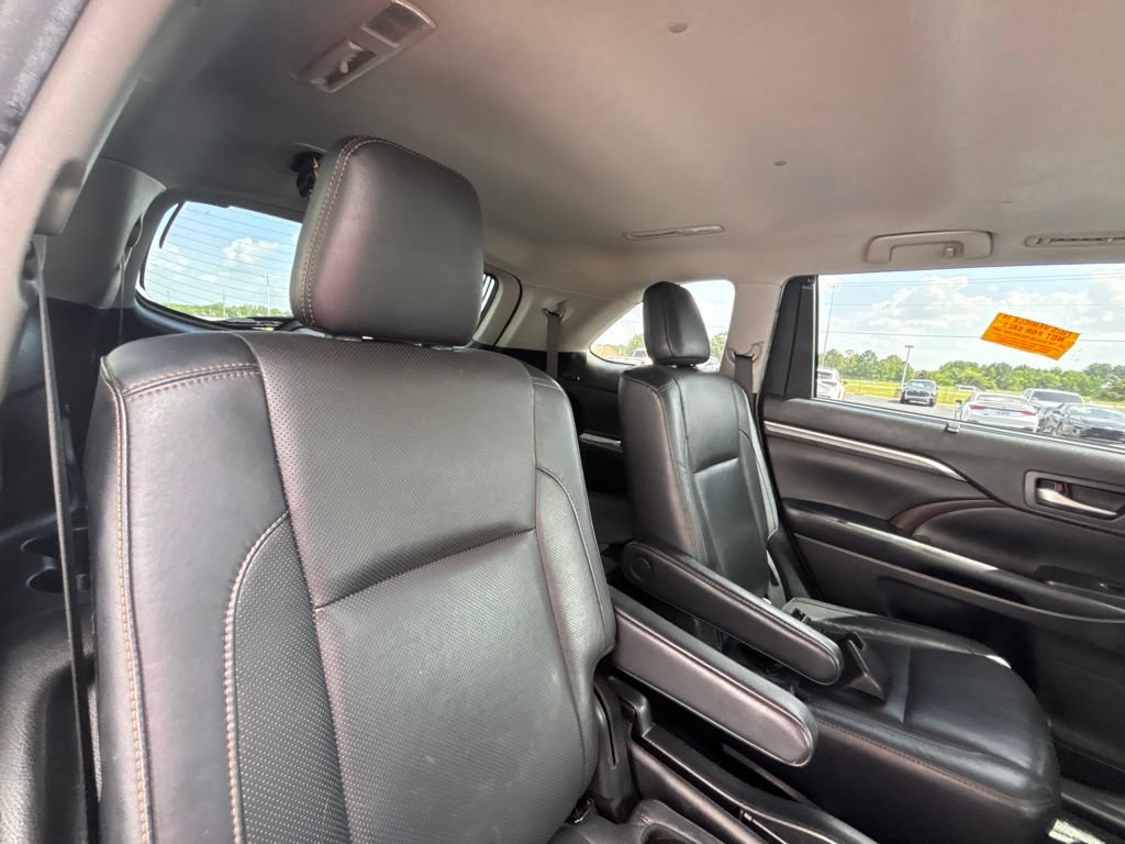 Used 2019 Toyota Highlander Limited FWD image 28