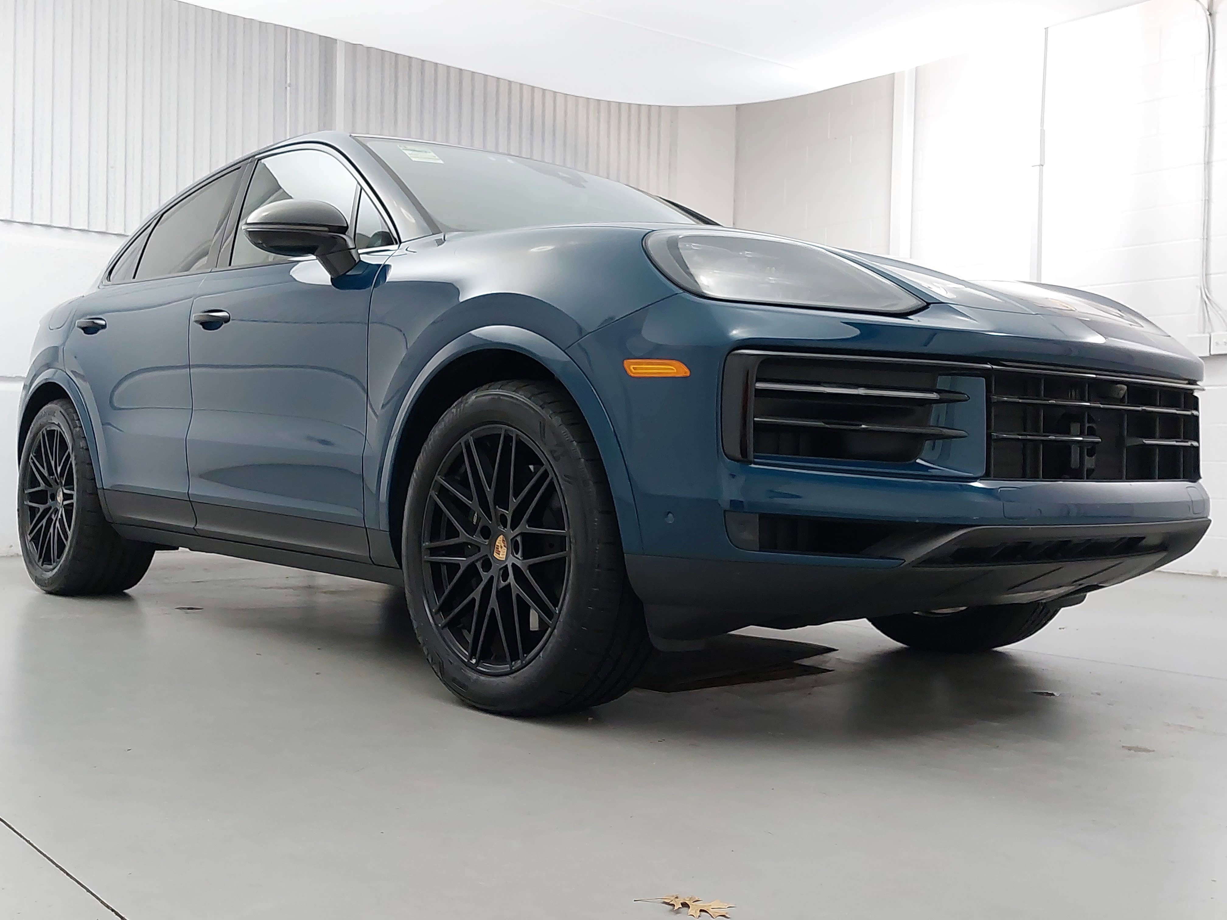 Certified 2025 Porsche Cayenne Coupe AWD/4WD image 9