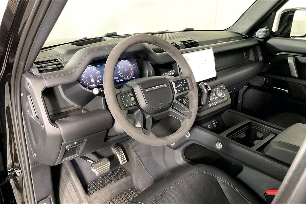 Used 2024 Land Rover Defender 110 V8 image 14