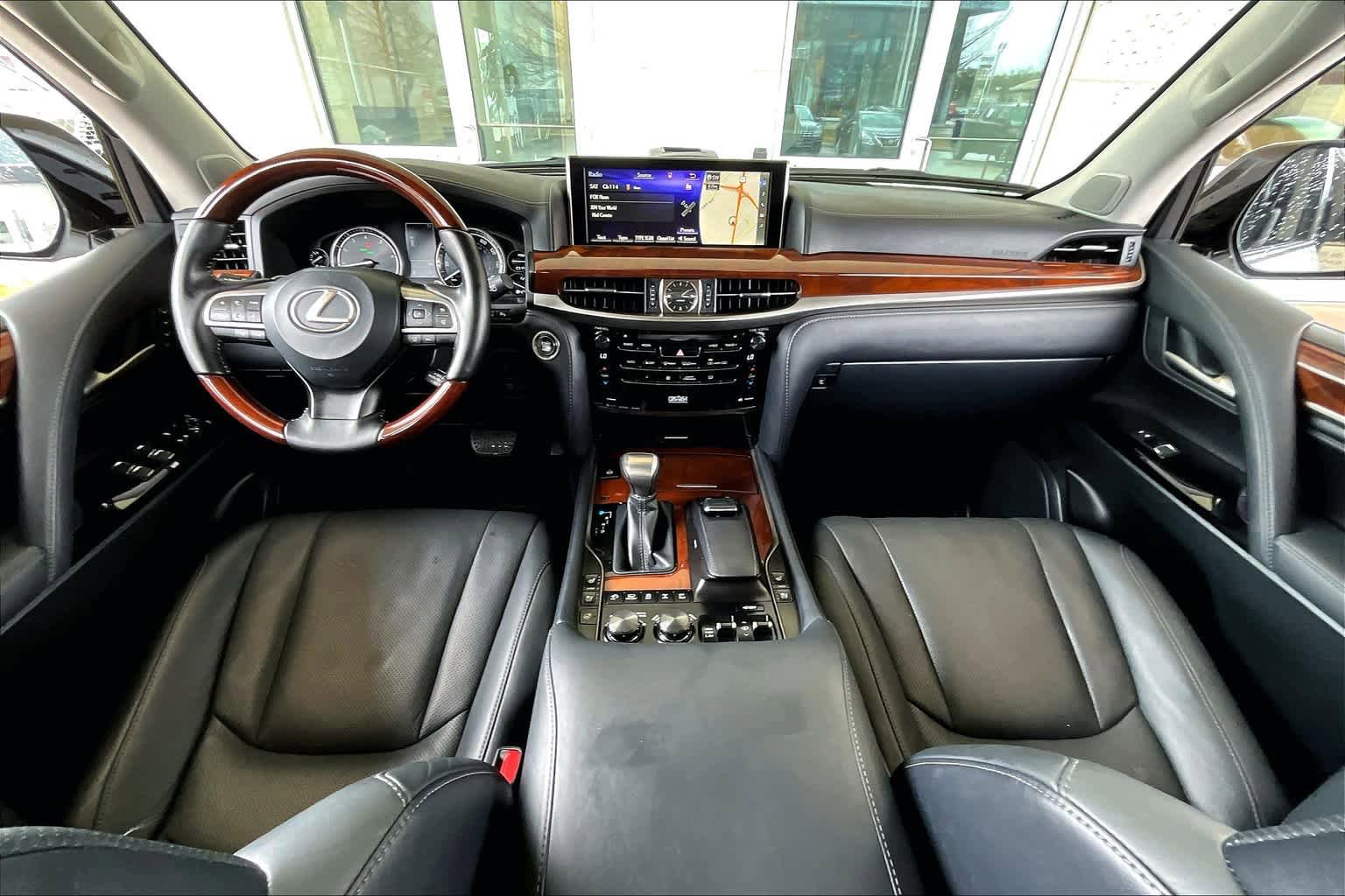 Used 2020 Lexus LX 570 4WD w/ Luxury Package image 16