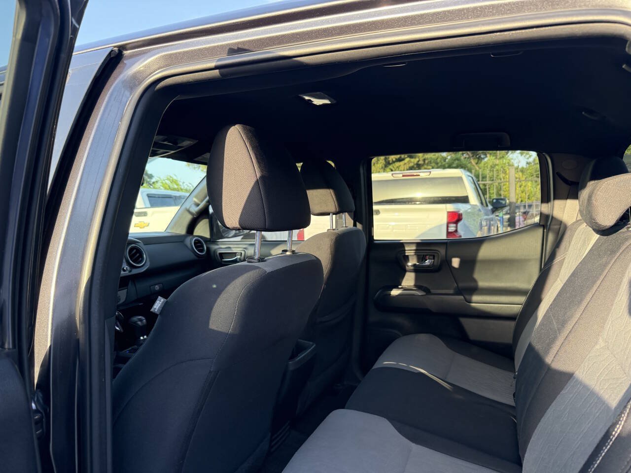 Used 2020 Toyota Tacoma TRD Off-Road AWD/4WD image 12