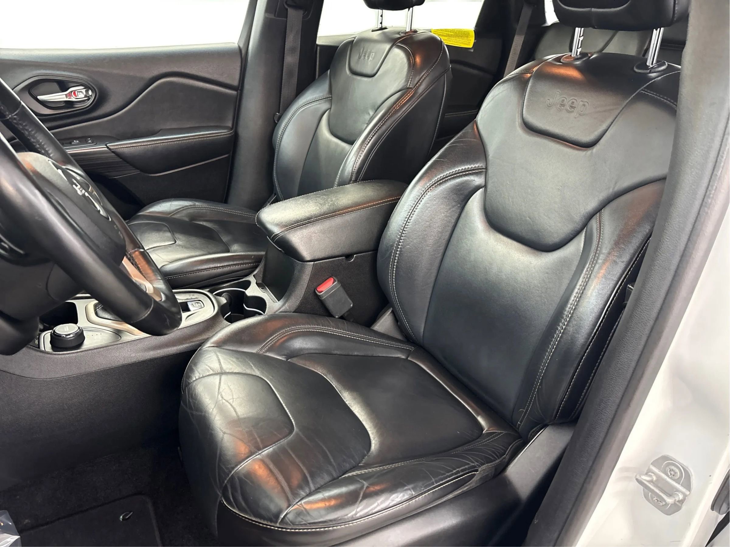 Used 2017 Jeep Cherokee Limited image 13