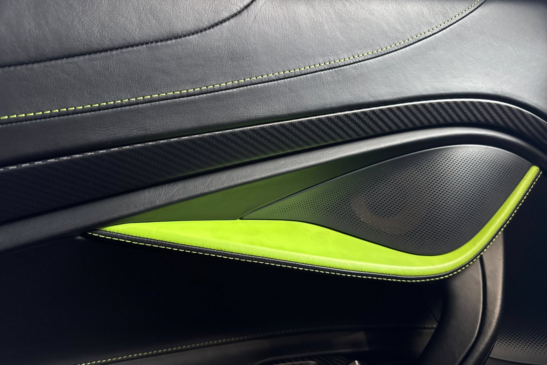 Used 2022 McLaren 765LT RWD image 13