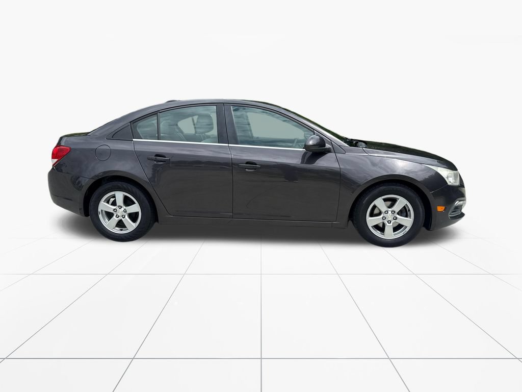 Used 2015 Chevrolet Cruze LT w/ Technology Package FWD image 9