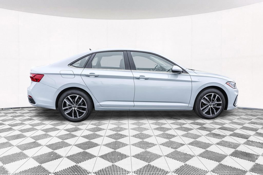 Used 2025 Volkswagen Jetta SE image 10