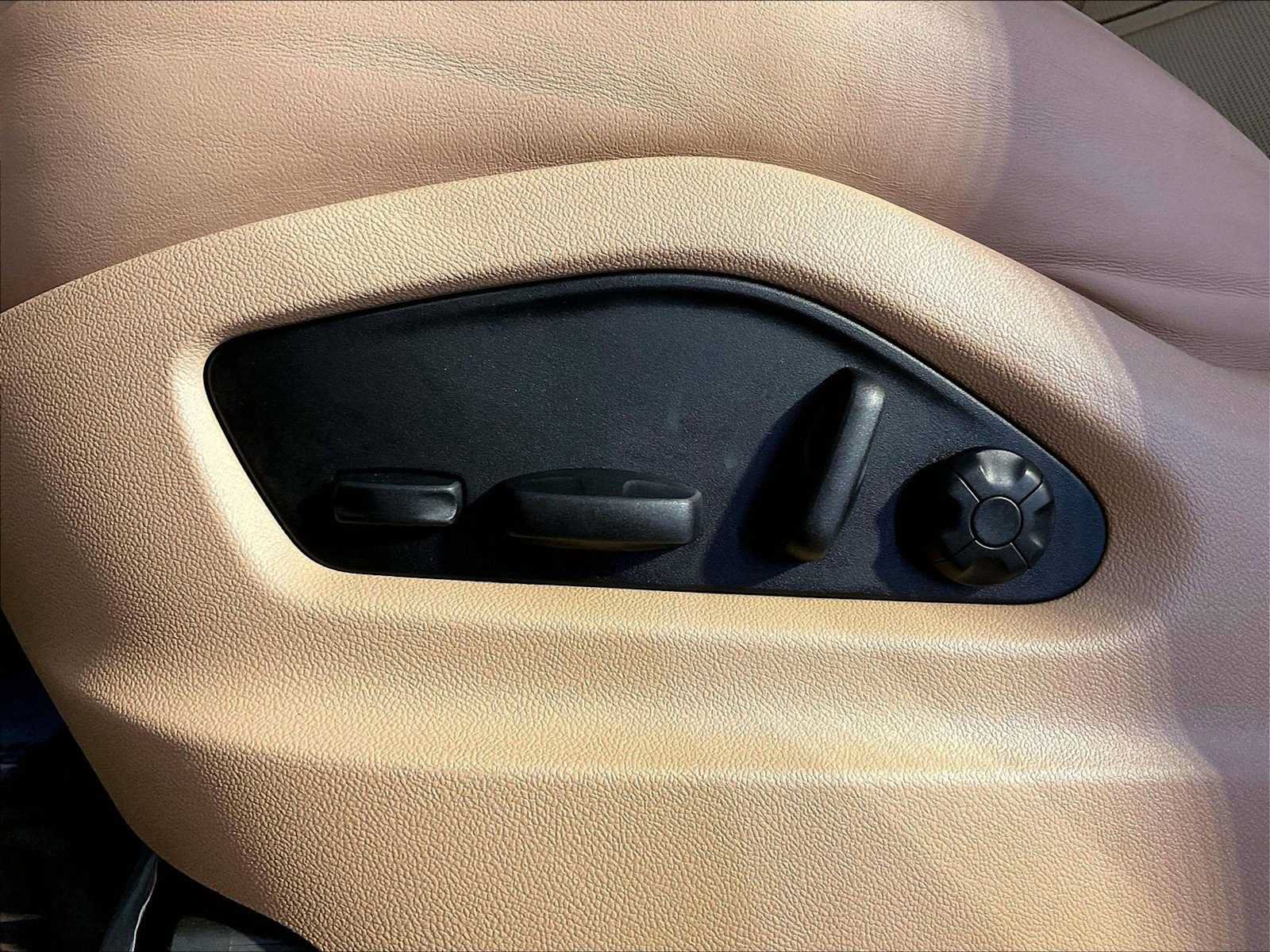 Certified 2023 Porsche Cayenne AWD/4WD image 38