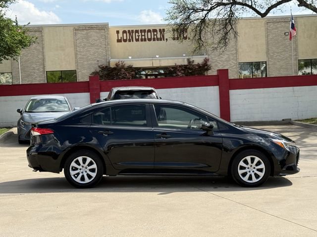Used 2025 Toyota Corolla LE image 3