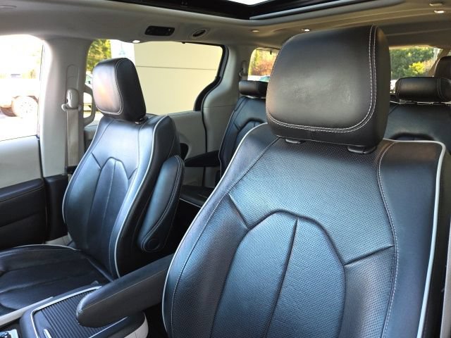Used 2023 Chrysler Pacifica Limited FWD image 19