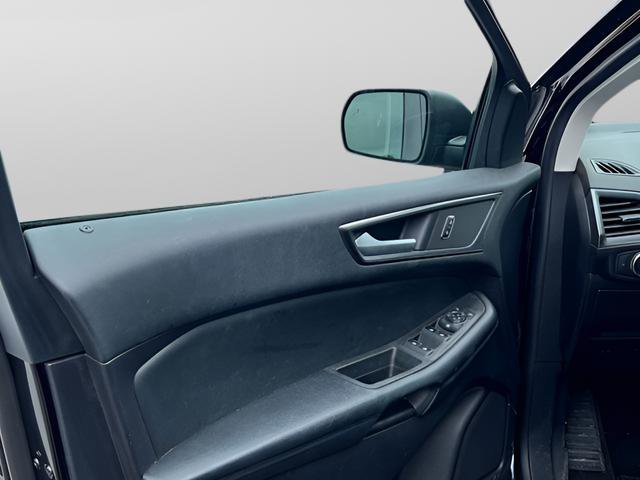 Used 2020 Ford Edge SE image 12