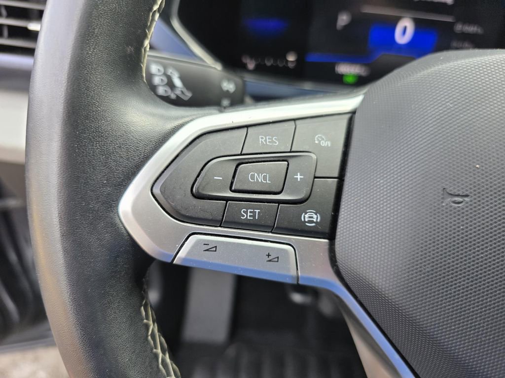 Used 2022 Volkswagen Taos SE w/ Panoramic Sunroof Package image 16