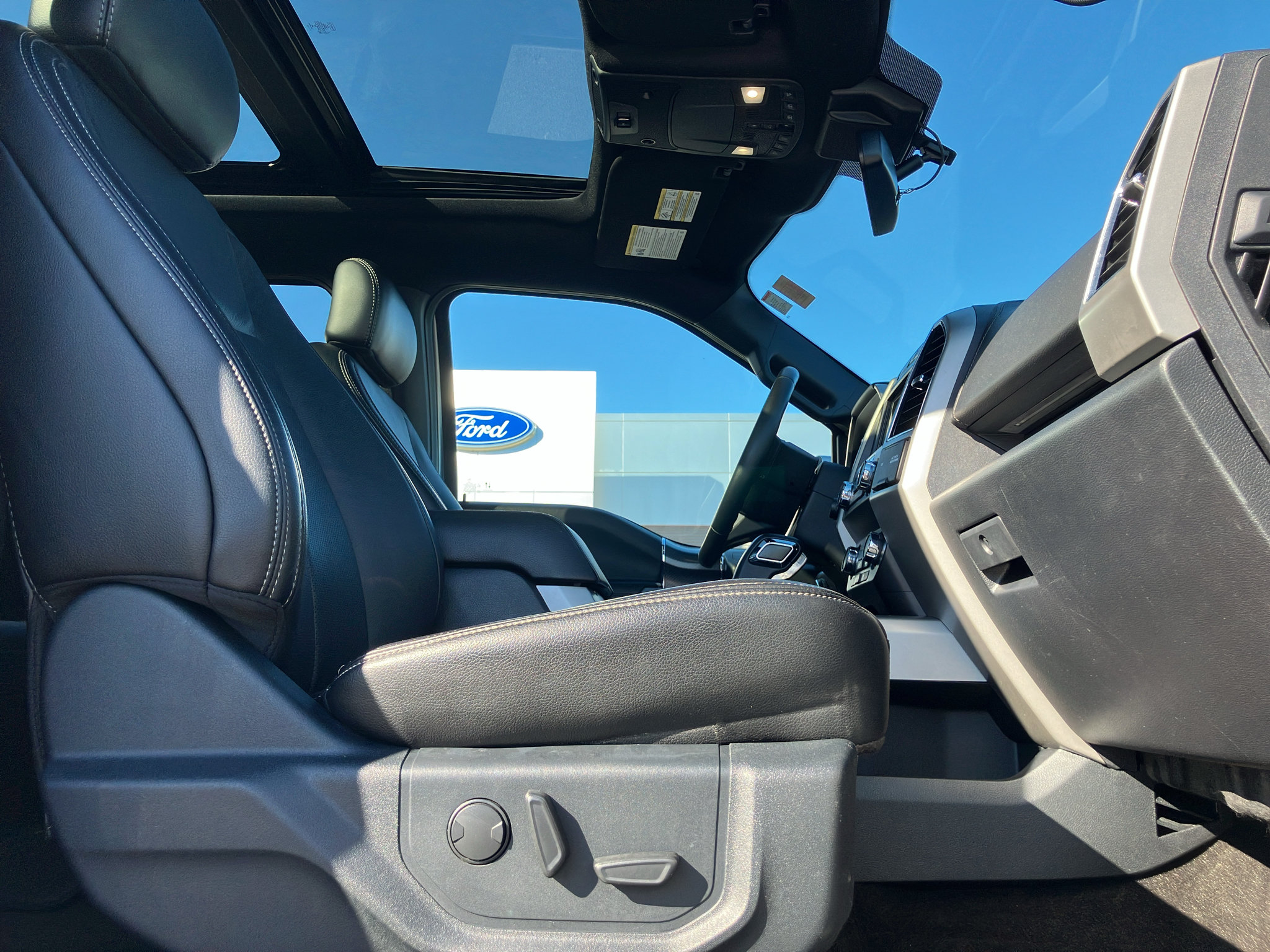 Used 2020 Ford F150 Lariat AWD/4WD image 39