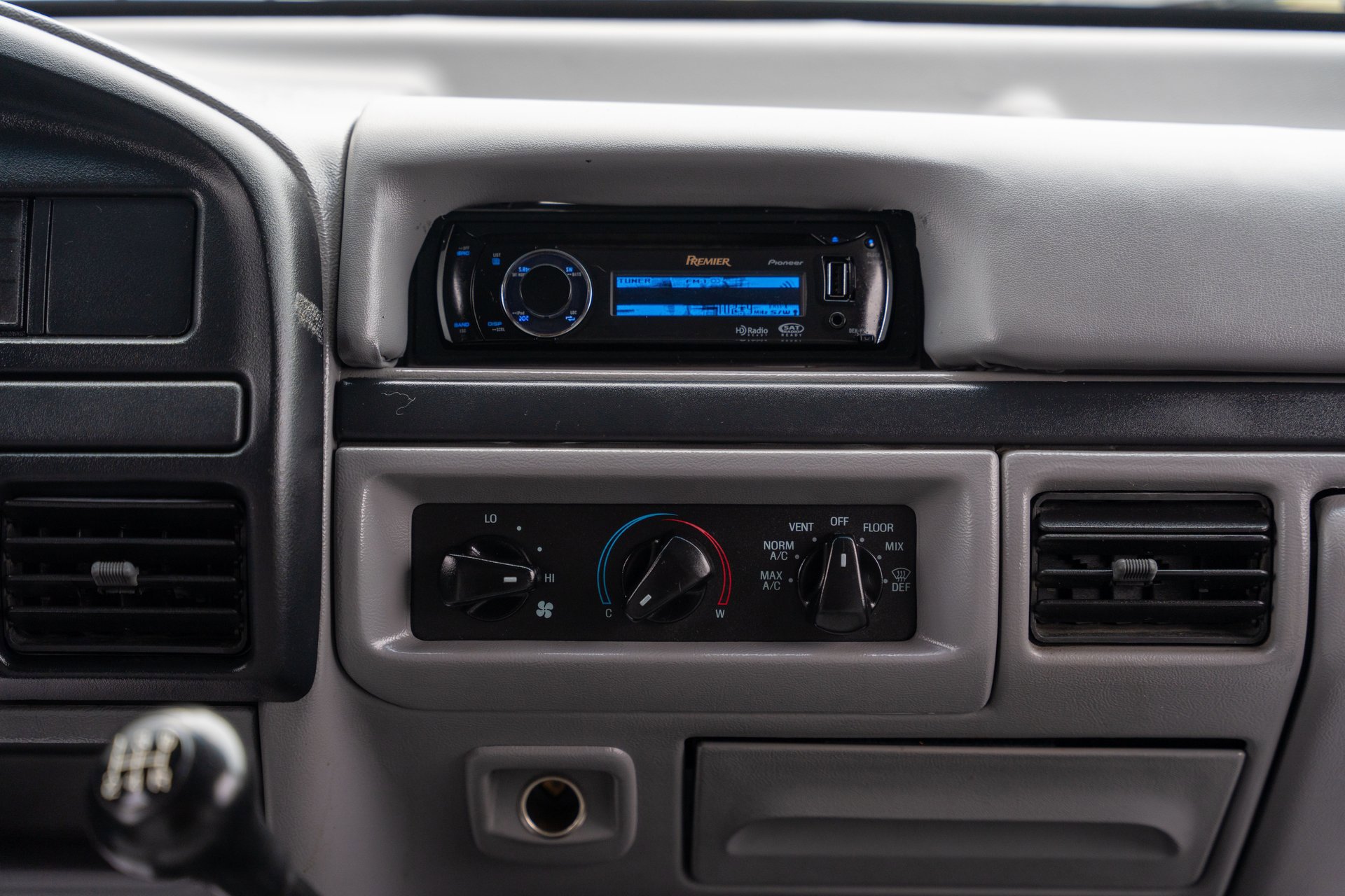 Used 1997 Ford F250 XLT image 25