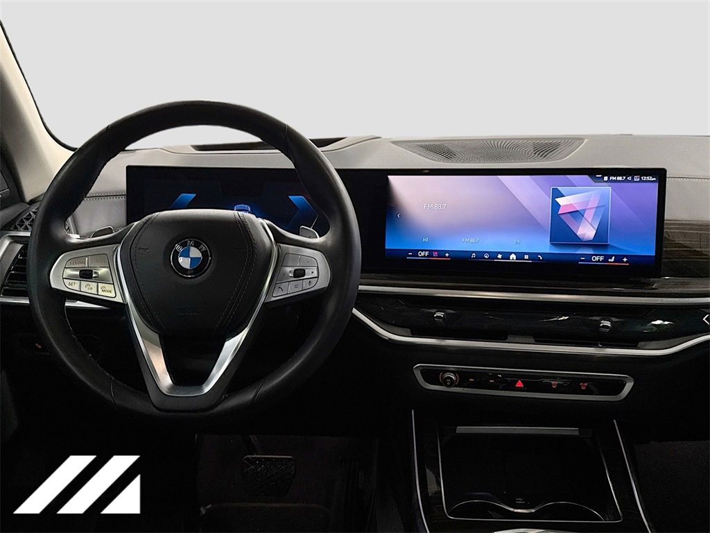 Used 2024 BMW X7 xDrive40i w/ Premium Package image 25