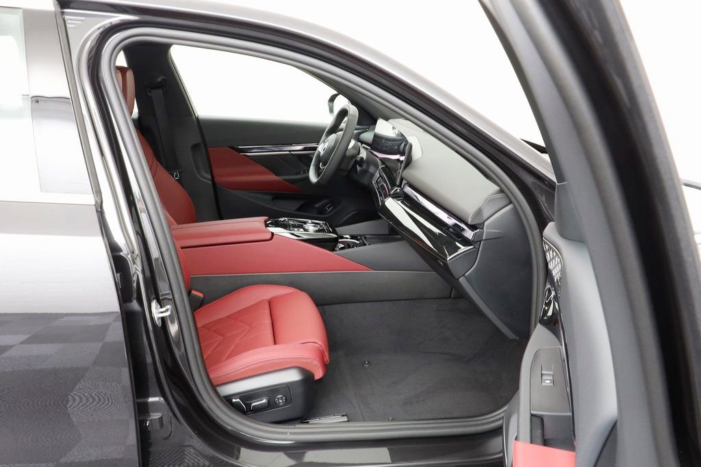 Used 2025 BMW i5 xDrive40 w/ Premium Package image 21