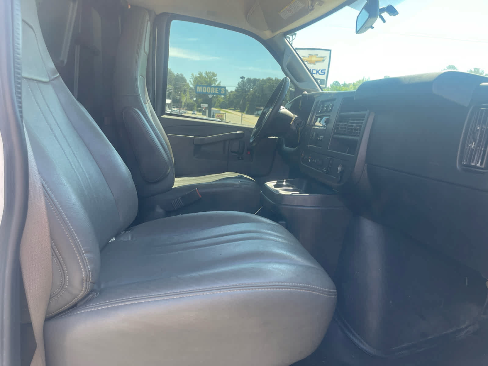 Used 2019 GMC Savana 3500 RWD image 36