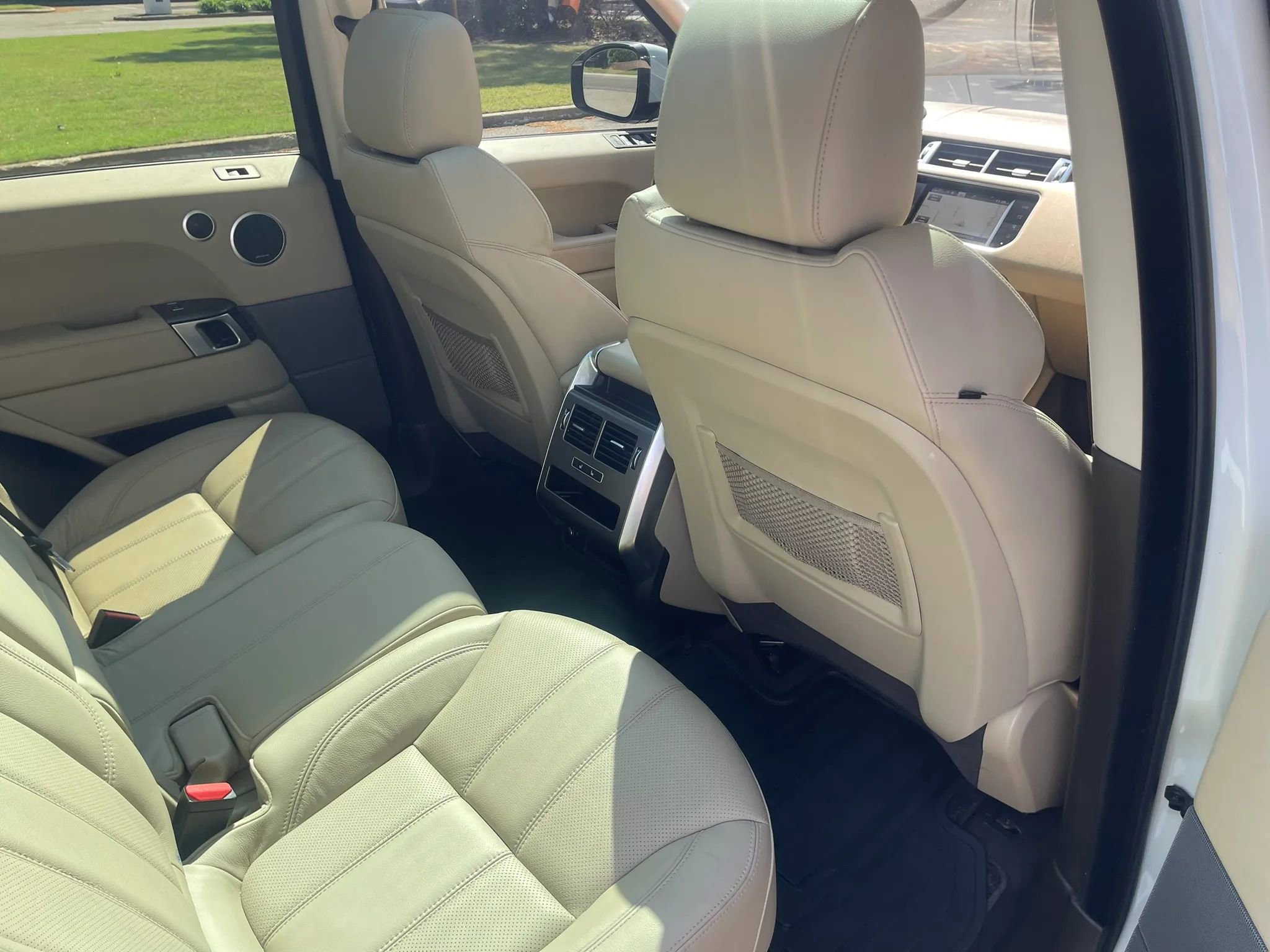 Used 2016 Land Rover Range Rover Sport SE image 13