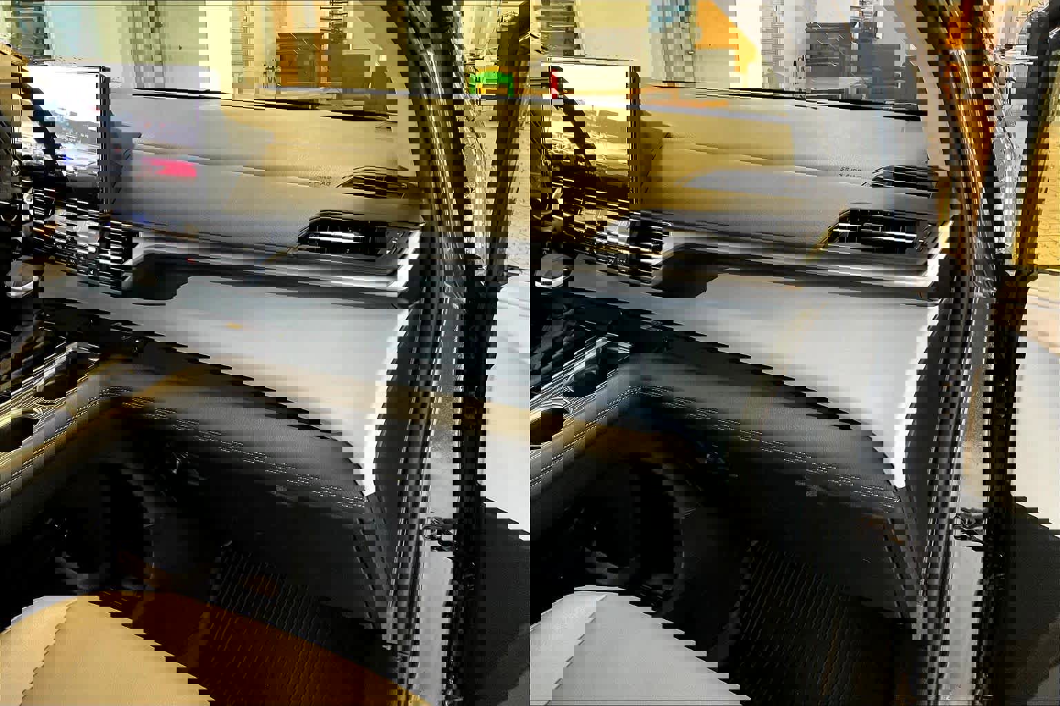 Used 2025 Toyota Sienna XLE w/ XLE Plus Package image 19