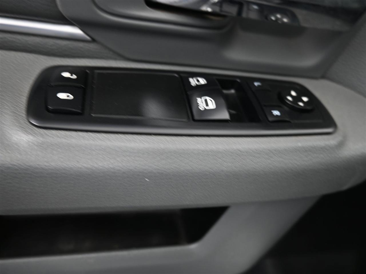 Used 2017 RAM 2500 Tradesman w/ Chrome Appearance Group image 11