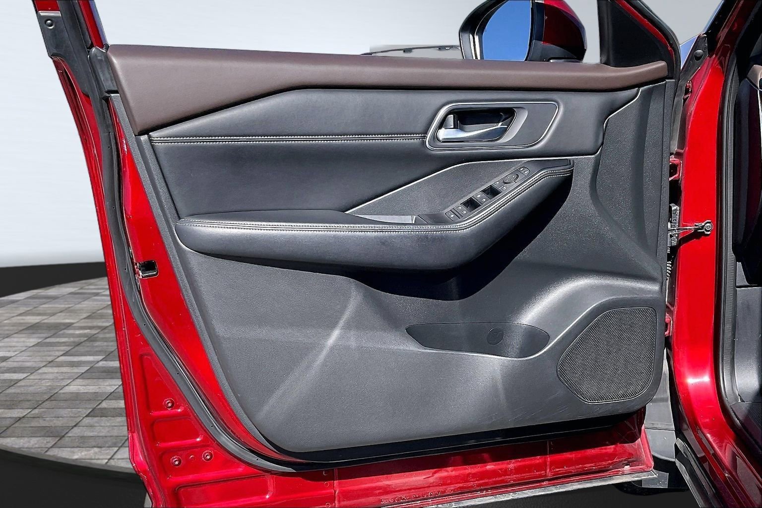 Used 2021 Nissan Rogue SV image 17