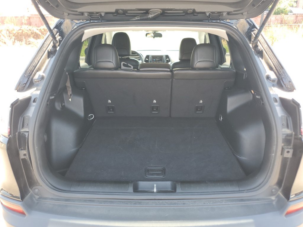 Used 2019 Jeep Cherokee Latitude Plus AWD/4WD image 30