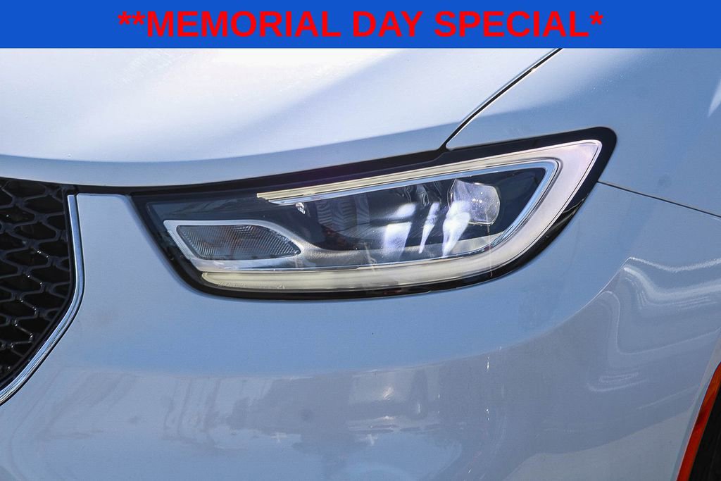 Used 2023 Chrysler Pacifica Limited FWD image 8