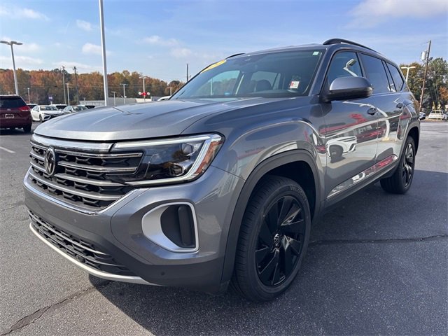 Used 2024 Volkswagen Atlas SE w/ Black Wheel Package image 7