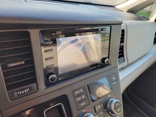 Used 2020 Toyota Sienna LE FWD image 29