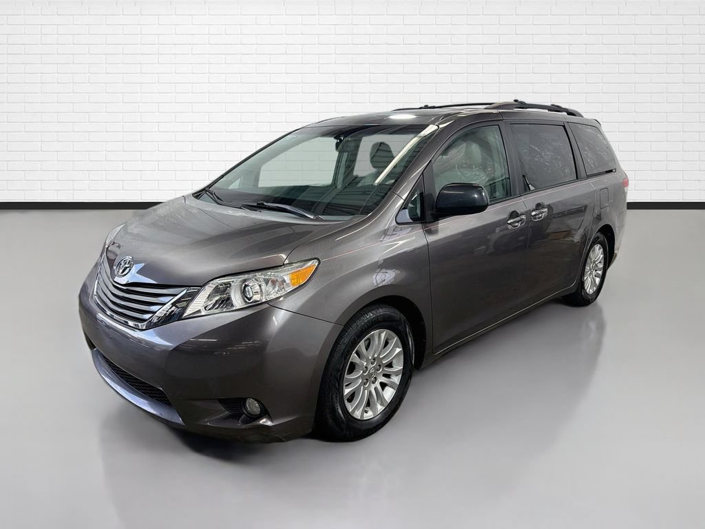 Used 2014 Toyota Sienna XLE FWD image 5