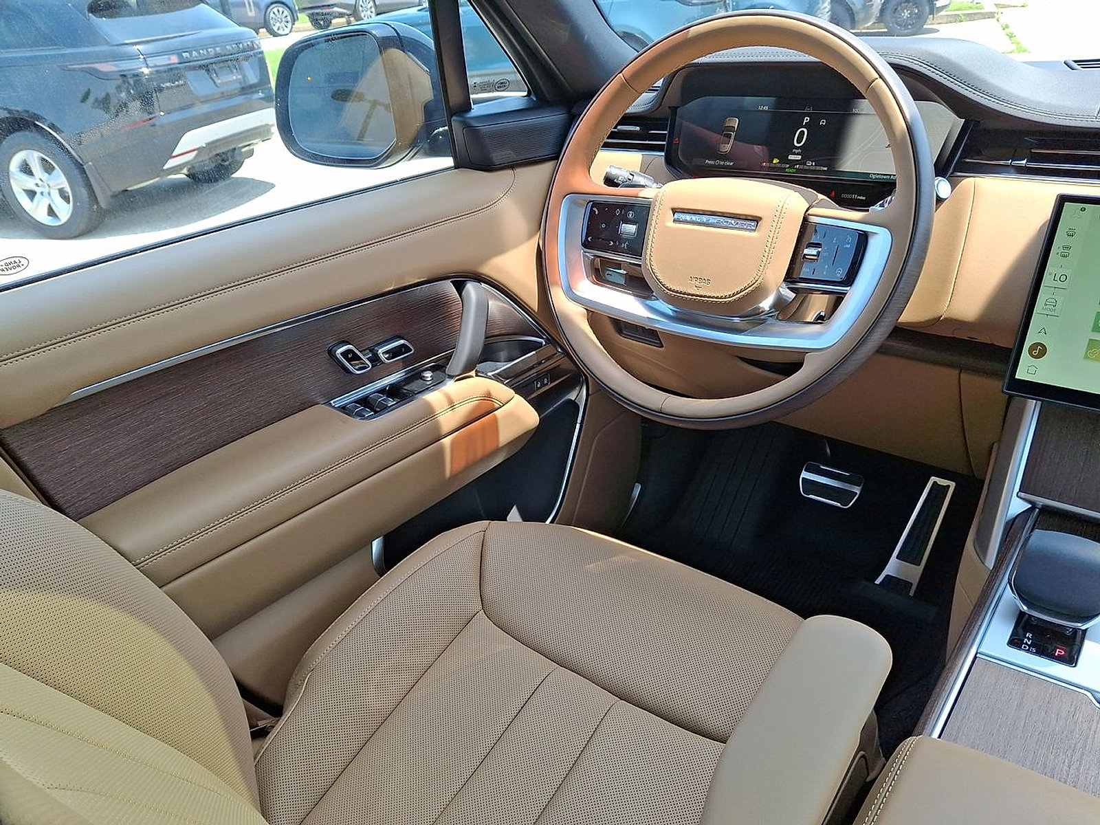 New 2025 Land Rover Range Rover SE image 15