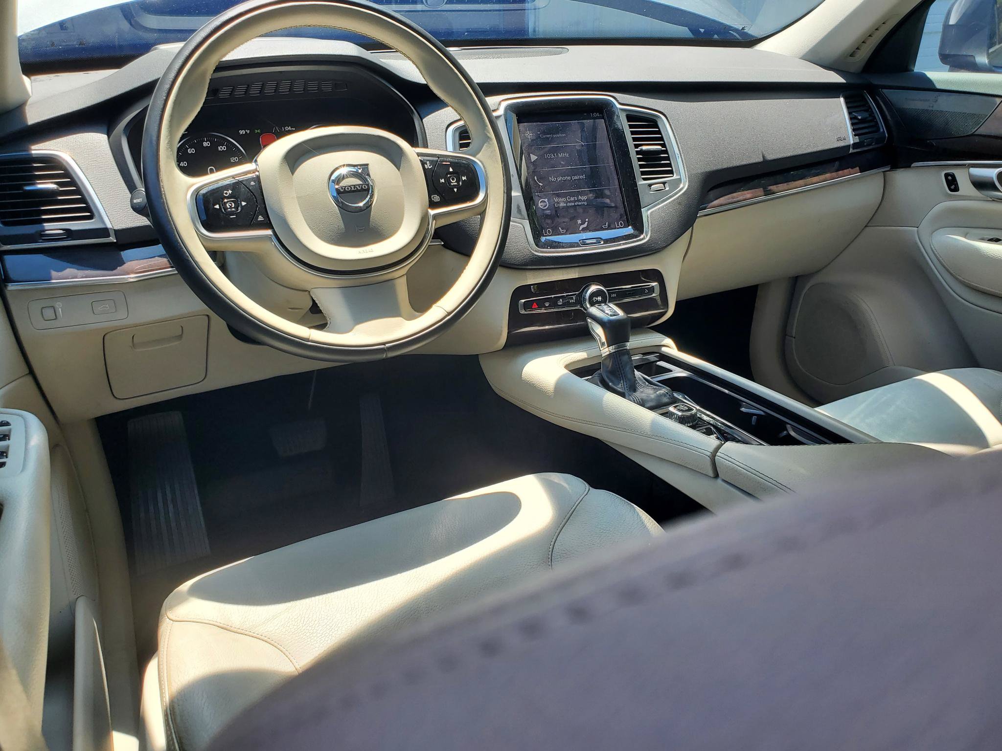 Used 2019 Volvo XC90 T6 Momentum w/ Advanced Package AWD/4WD image 32