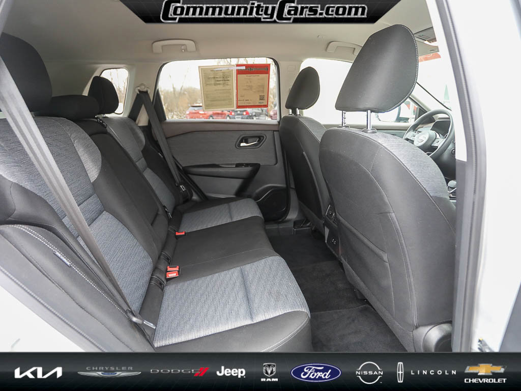 Used 2023 Nissan Rogue SV image 23