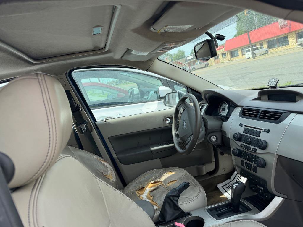 Used 2010 Ford Focus SEL FWD image 25