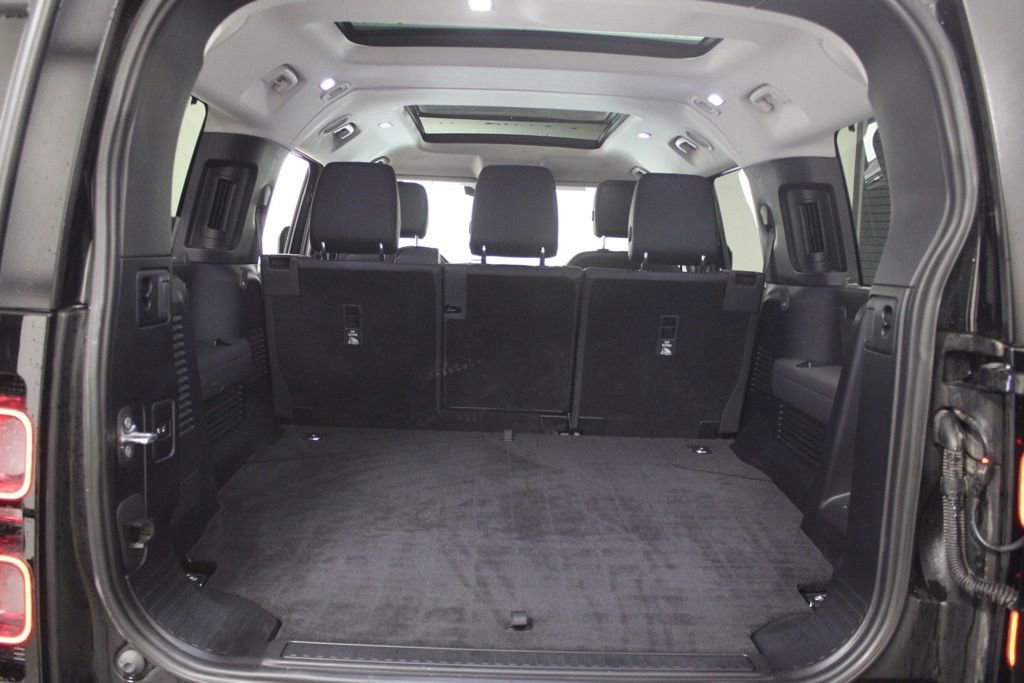 Used 2023 Land Rover Defender 130 SE image 35
