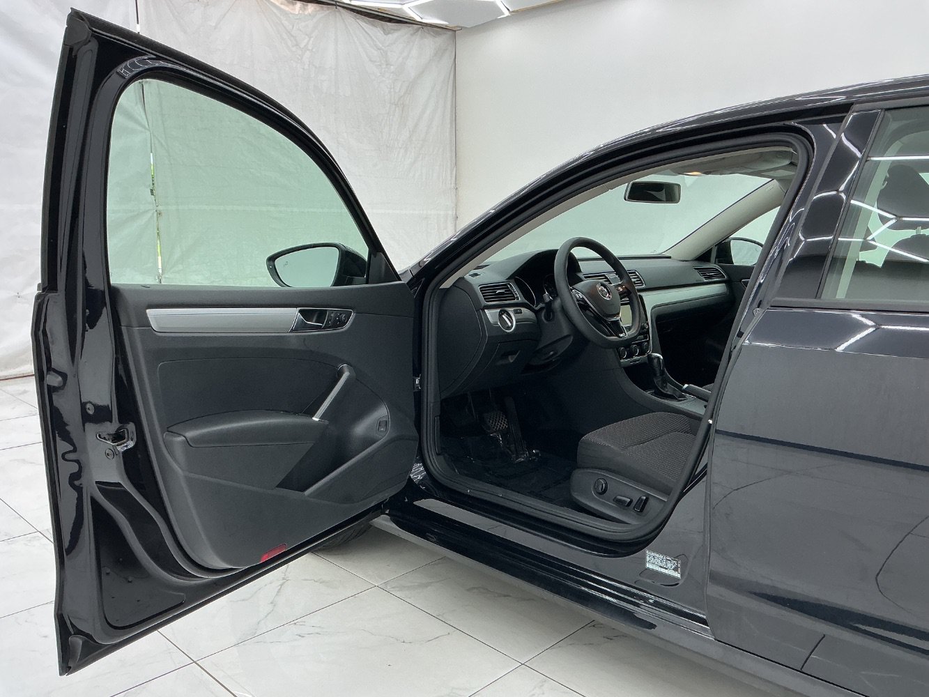 Used 2018 Volkswagen Passat 2.0T S w/ Driver Assistance Package FWD image 16