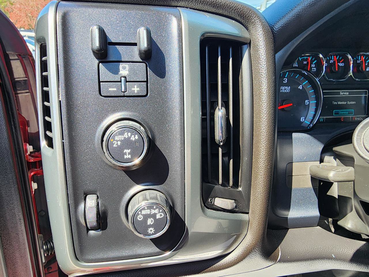 Used 2019 Chevrolet Silverado 1500 LT w/ All Star Edition image 13