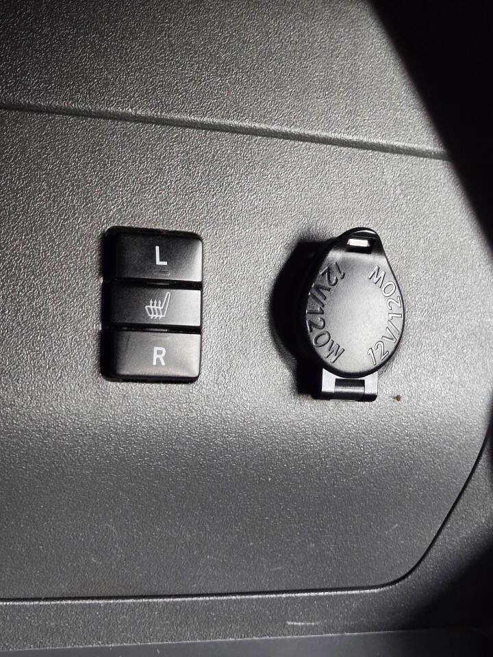 Used 2011 Toyota Prius Four w/ Navigation Pkg FWD image 18