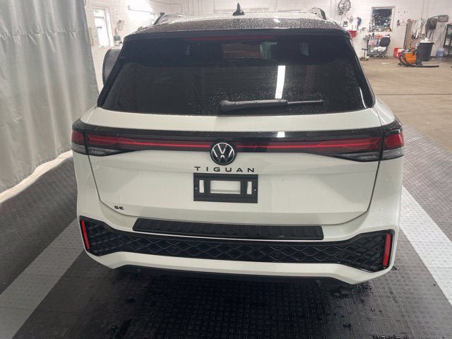 Certified 2026 Volkswagen Tiguan SE R-Line FWD image 7