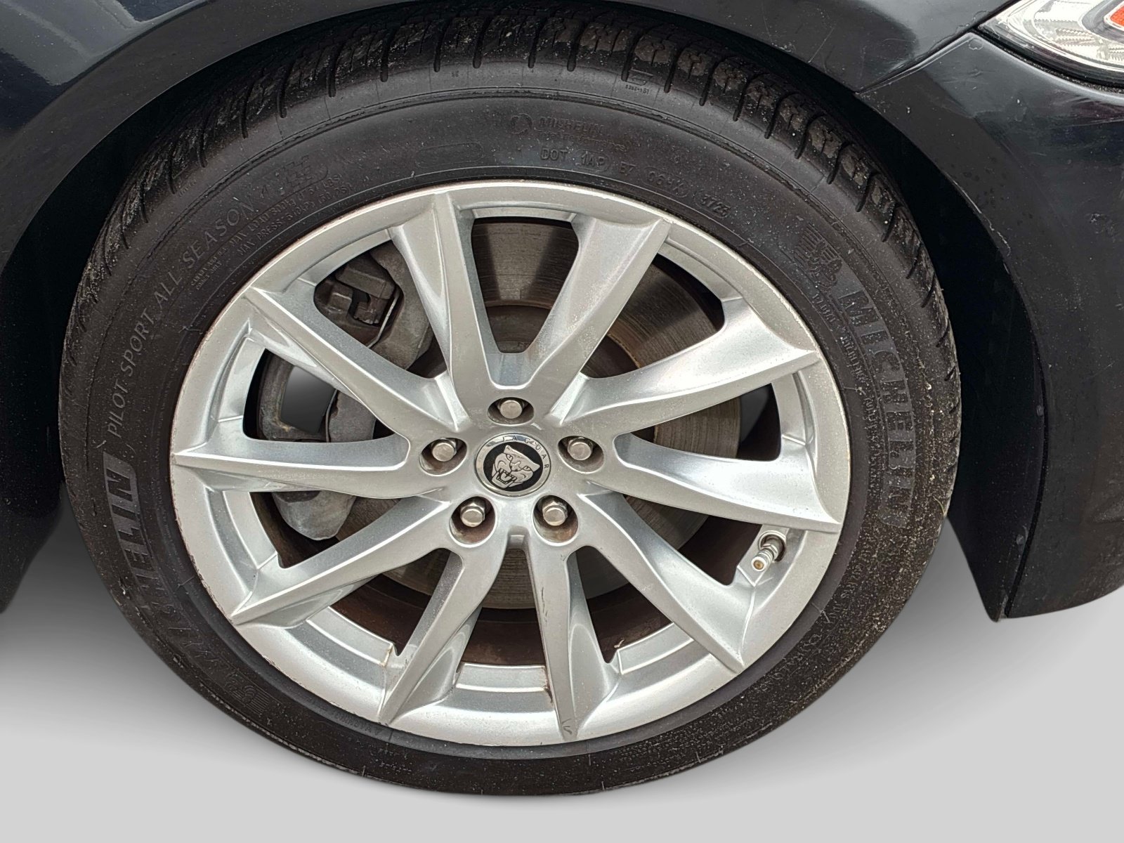 Used 2012 Jaguar XF RWD image 19