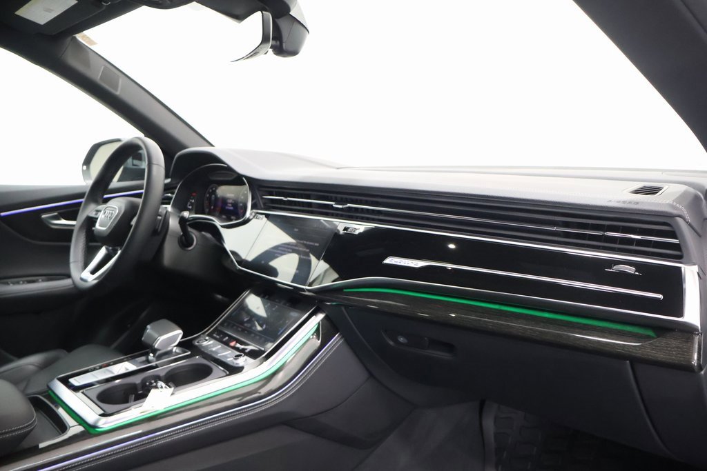 Certified 2025 Audi Q8 Prestige image 23