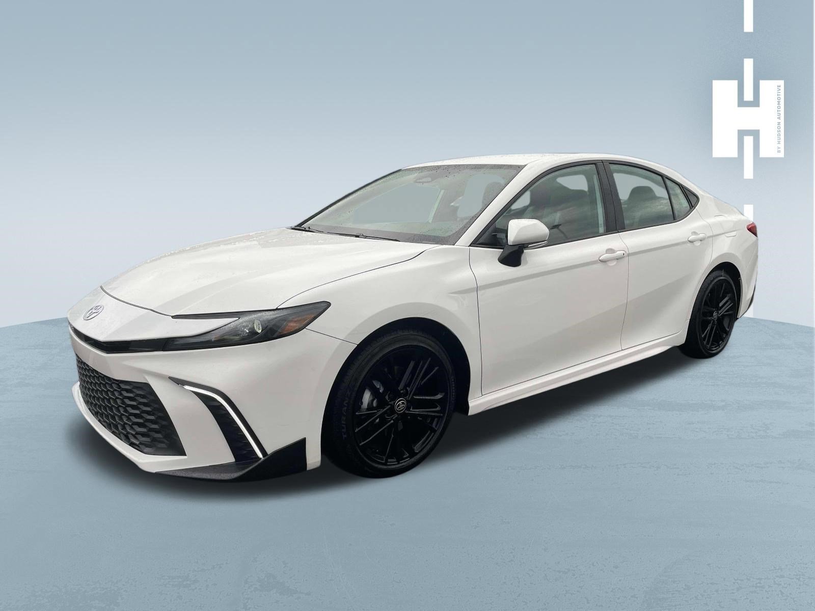 Used 2025 Toyota Camry SE w/ Convenience Package FWD image 3
