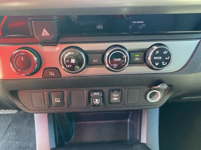 Used 2018 Toyota Tacoma SR5 AWD/4WD image 19