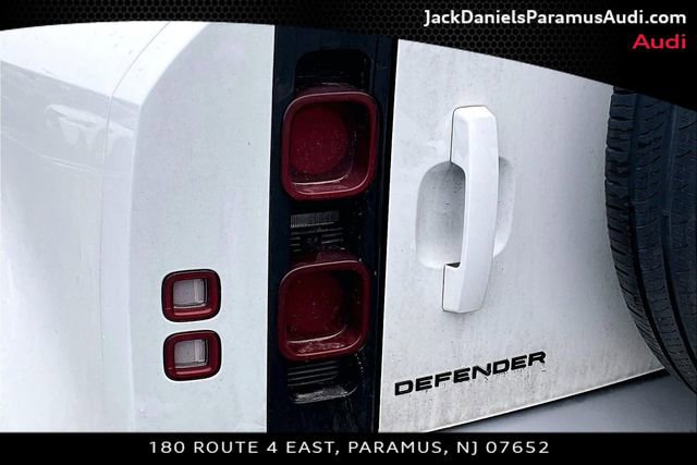 Used 2023 Land Rover Defender 90 S image 24
