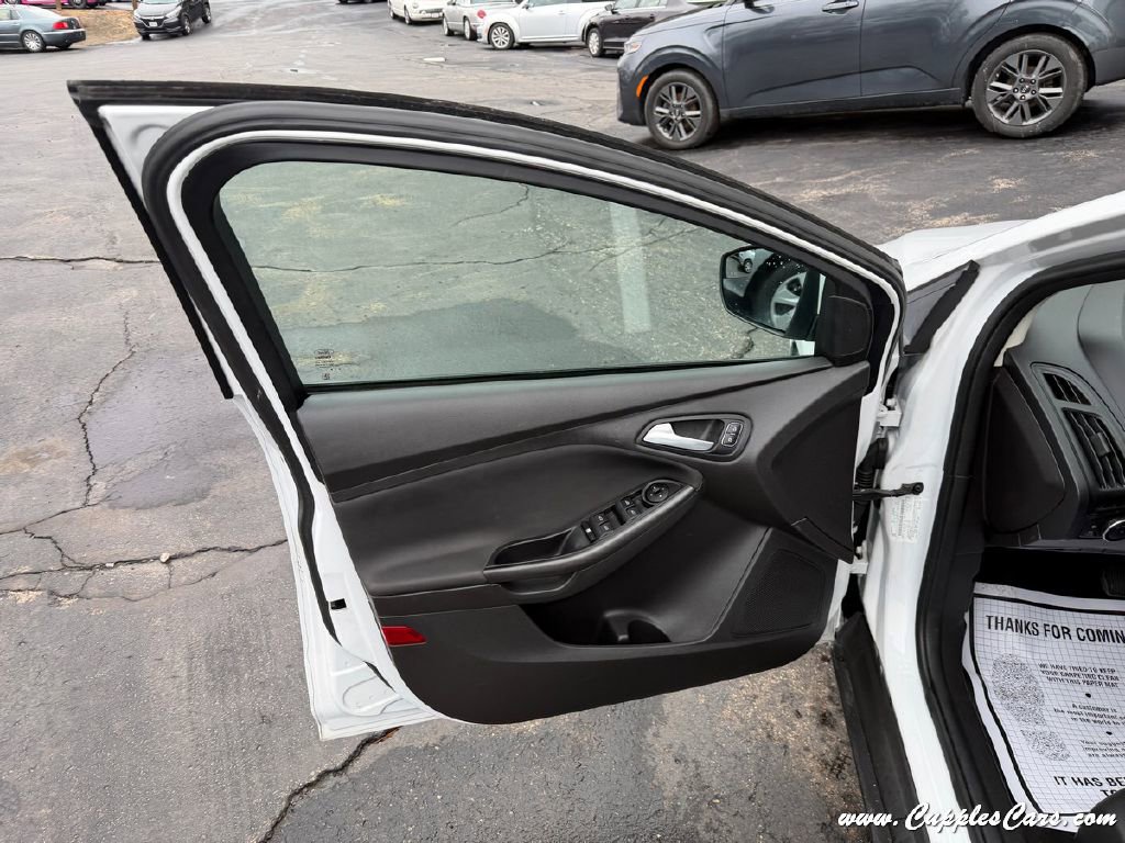 Used 2018 Ford Focus SEL FWD image 6