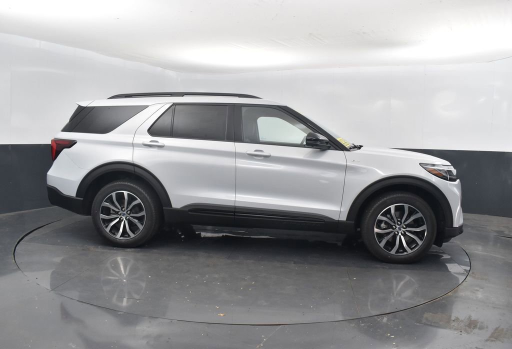 New 2026 Ford Explorer ST-Line image 3